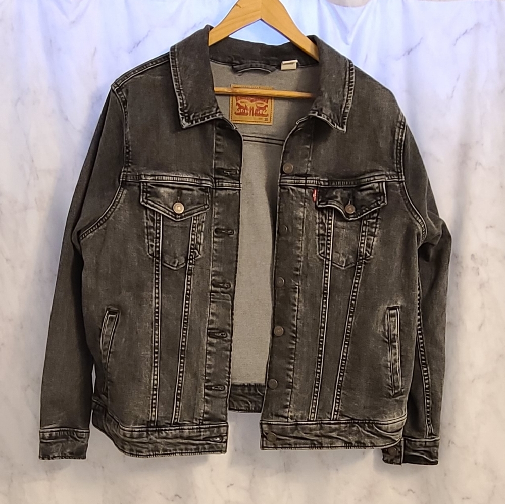 Black Levi's Denim Jacket